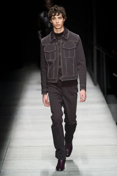 Look 50